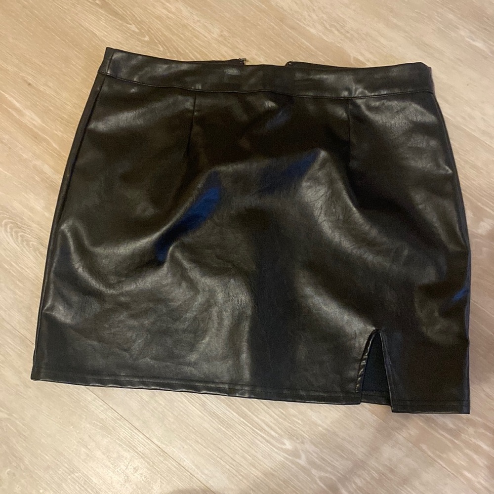 Large lulus vegan leather skirt
